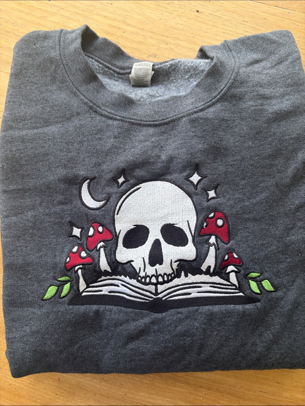 Crewneck hoodie with skull design